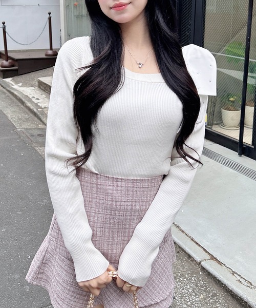 INGNI(イング)の「ワンショルビジュー付肩リボンニット(ニット/セーター・レディース・オフホワイト/ブラック/グレー・M)」の4枚目の写真