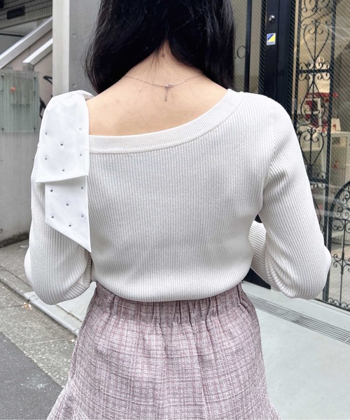 INGNI(イング)の「ワンショルビジュー付肩リボンニット(ニット/セーター・レディース・オフホワイト/ブラック/グレー・M)」の8枚目の写真