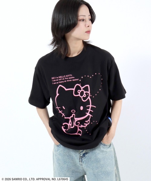 sanrio(サンリオ)の「HELLO KITTY LOVE SEQUENZ TEE/ハローキティ エンジェルプリント ハートラインストーンTシャツ/ピチT・ビッグシルエット(Tシャツ/カットソー・レディース・ブラック/ホワイト・S/M/L)」の13枚目の写真