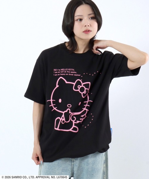 sanrio(サンリオ)の「HELLO KITTY LOVE SEQUENZ TEE/ハローキティ エンジェルプリント ハートラインストーンTシャツ/ピチT・ビッグシルエット(Tシャツ/カットソー・レディース・ブラック/ホワイト・S/M/L)」の12枚目の写真