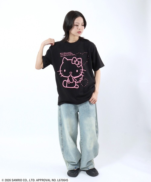 sanrio(サンリオ)の「HELLO KITTY LOVE SEQUENZ TEE/ハローキティ エンジェルプリント ハートラインストーンTシャツ/ピチT・ビッグシルエット(Tシャツ/カットソー・レディース・ブラック/ホワイト・S/M/L)」の16枚目の写真