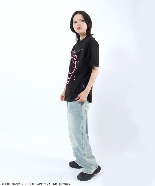 sanrio(サンリオ)の「HELLO KITTY LOVE SEQUENZ TEE/ハローキティ エンジェルプリント ハートラインストーンTシャツ/ピチT・ビッグシルエット(Tシャツ/カットソー・レディース・ブラック/ホワイト・S/M/L)」の17枚目の写真
