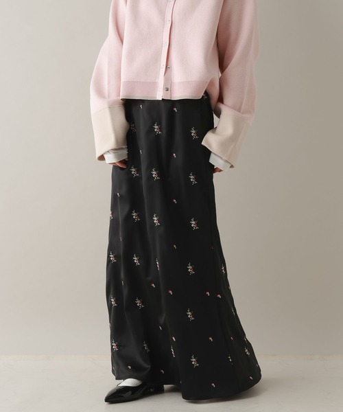RAGEBLUE（レイジブルー）の「フラワー刺繍サテンロングスカート（スカート・レディース・イエロー/ブラック・FREE）」の7枚目の写真