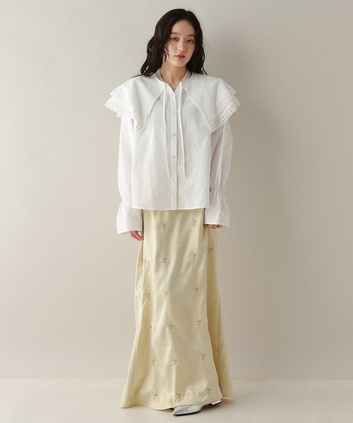 RAGEBLUE（レイジブルー）の「フラワー刺繍サテンロングスカート（スカート・レディース・イエロー/ブラック・FREE）」の3枚目の写真