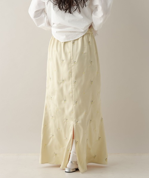 RAGEBLUE（レイジブルー）の「フラワー刺繍サテンロングスカート（スカート・レディース・イエロー/ブラック・FREE）」の10枚目の写真