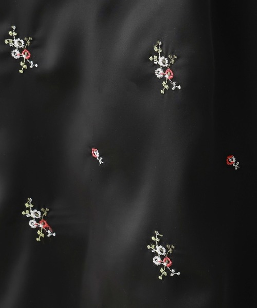 RAGEBLUE（レイジブルー）の「フラワー刺繍サテンロングスカート（スカート・レディース・イエロー/ブラック・FREE）」の16枚目の写真