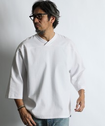 The DUFFER of ST.GEORGE（ザダファーオブセントジョージ）の「〔BLACK LABEL〕SORONA PONTE FOOTBALL V-NECK TEE:ソロナブレンド ポンチ フットボール VネックTEE（Tシャツ/カットソー）」