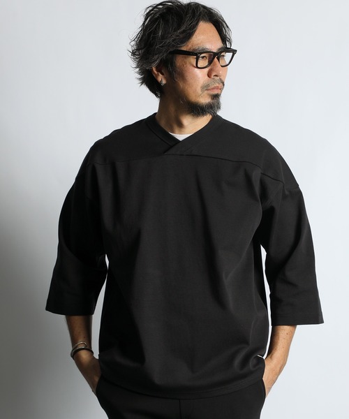 The DUFFER of ST.GEORGE(ザダファーオブセントジョージ)の「〔BLACK LABEL〕SORONA PONTE FOOTBALL V-NECK TEE:ソロナブレンド ポンチ フットボール VネックTEE(Tシャツ/カットソー・メンズ・グレー/ホワイト/ブラック・X-LARGE/LARGE/MEDIUM)」の6枚目の写真