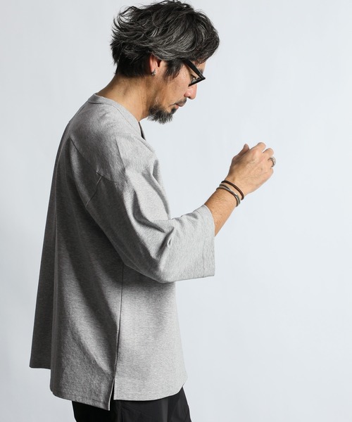 The DUFFER of ST.GEORGE(ザダファーオブセントジョージ)の「〔BLACK LABEL〕SORONA PONTE FOOTBALL V-NECK TEE:ソロナブレンド ポンチ フットボール VネックTEE(Tシャツ/カットソー・メンズ・グレー/ホワイト/ブラック・X-LARGE/LARGE/MEDIUM)」の8枚目の写真