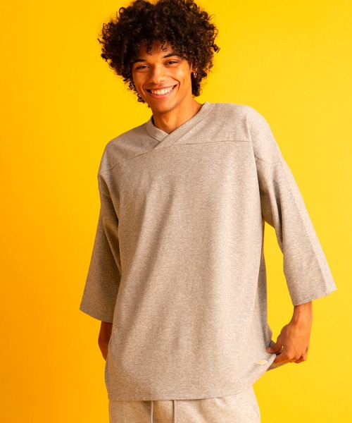 The DUFFER of ST.GEORGE(ザダファーオブセントジョージ)の「〔BLACK LABEL〕SORONA PONTE FOOTBALL V-NECK TEE:ソロナブレンド ポンチ フットボール VネックTEE(Tシャツ/カットソー・メンズ・グレー/ホワイト/ブラック・X-LARGE/LARGE/MEDIUM)」の11枚目の写真