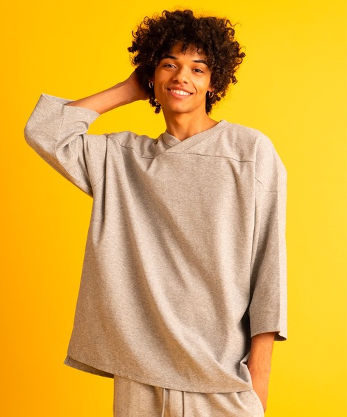 The DUFFER of ST.GEORGE(ザダファーオブセントジョージ)の「〔BLACK LABEL〕SORONA PONTE FOOTBALL V-NECK TEE:ソロナブレンド ポンチ フットボール VネックTEE(Tシャツ/カットソー・メンズ・グレー/ホワイト/ブラック・X-LARGE/LARGE/MEDIUM)」の10枚目の写真