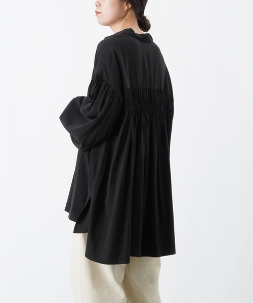 LUCA/LADY LUCK LUCA（ルカ/レディラックルカ）の「LC/LLL 衿付きデザインシャーリングチュニック/シャーリングチュニックシャツ（シャツ/ブラウス・レディース・ブラック/オフホワイト・FREE）」の5枚目の写真