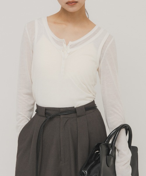 KBF（ケイビーエフ）の「レイヤードヘンリーネックTEE（Tシャツ/カットソー・レディース・ブラック/ベージュ系その他/オフホワイト・ONE）」の4枚目の写真