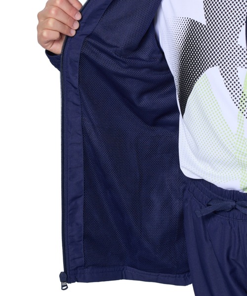 UNDER ARMOUR(アンダーアーマー)の「アンダーアーマー UAライバル ウーブン ジャケット(ナイロンジャケット・キッズ・グレー/ネイビー・130cm/140cm/150cm/160cm)」の8枚目の写真