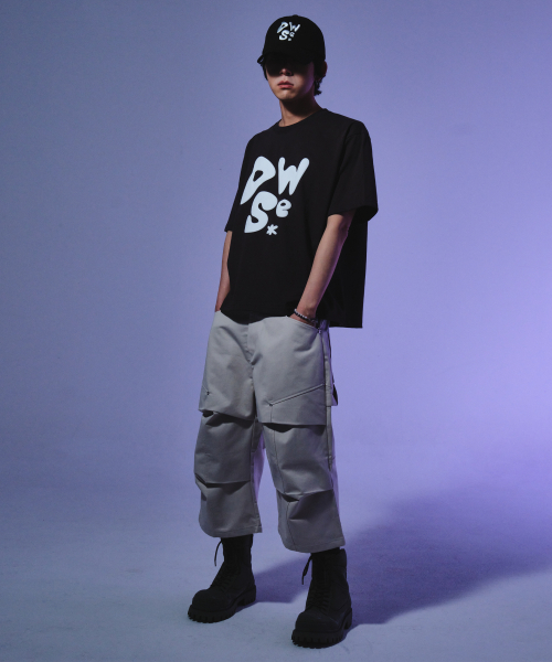 DWSE(ディーダブリューエスイー)の「ラウンドロゴTシャツ(チャコール)(Tシャツ/カットソー・メンズ・その他・MEDIUM/LARGE)」の3枚目の写真