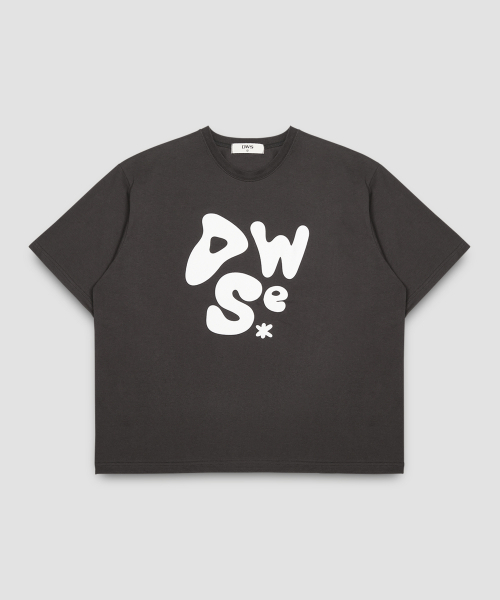 DWSE(ディーダブリューエスイー)の「ラウンドロゴTシャツ(チャコール)(Tシャツ/カットソー・メンズ・その他・MEDIUM/LARGE)」の4枚目の写真