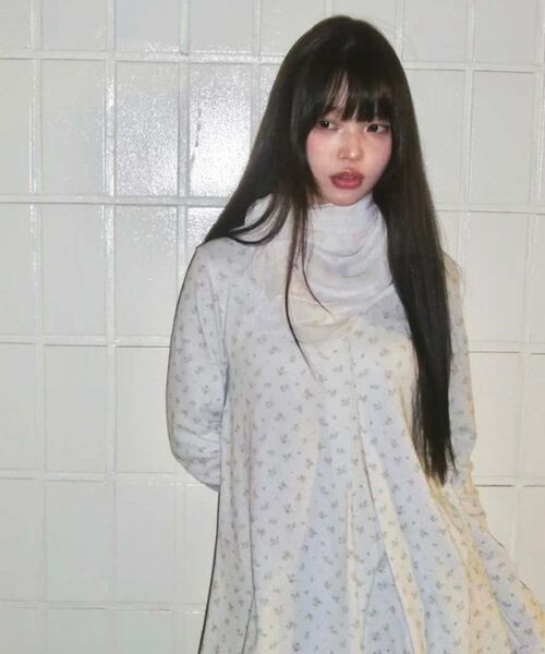 OAFISH(オアフィッシュ)の「Floral Tuck Longsleeve, Sky Blue(Tシャツ/カットソー・レディース・その他・FREE)」の4枚目の写真