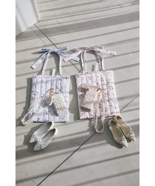 tocco closet(トッコ クローゼット)の「チェリー×リボンプリントショルダーリボントートバック(トートバッグ・レディース・ブルー/ピンク・M)」の11枚目の写真