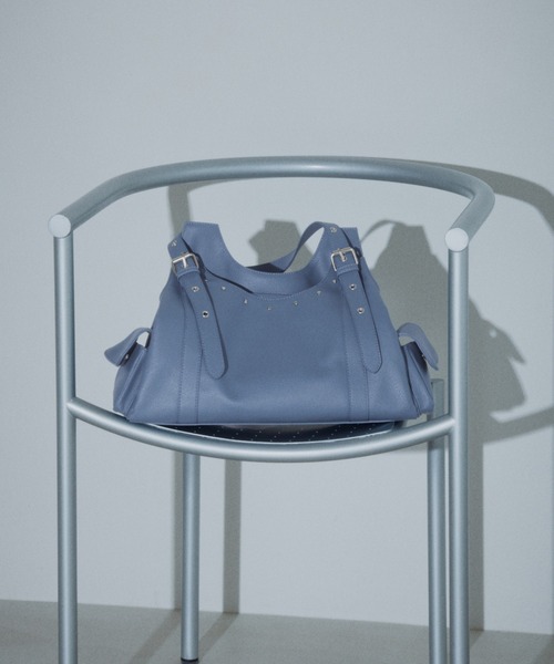 PAGEBOY(ページボーイ)の「【500mlペットボトル収納可能】ハトメベルトポケットバッグ(ハンドバッグ・レディース・ブルー/シルバー/ブラック・FREE)」の3枚目の写真