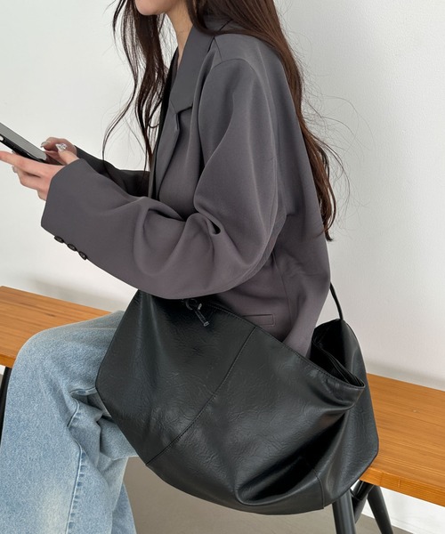 WEGO(ウィゴー)の「WEGO/【26年春夏新作】ハーフムーンデザインBIGショルダー(ショルダーバッグ・レディース・オフホワイト/ブラック/ブラウン・FREE)」の7枚目の写真