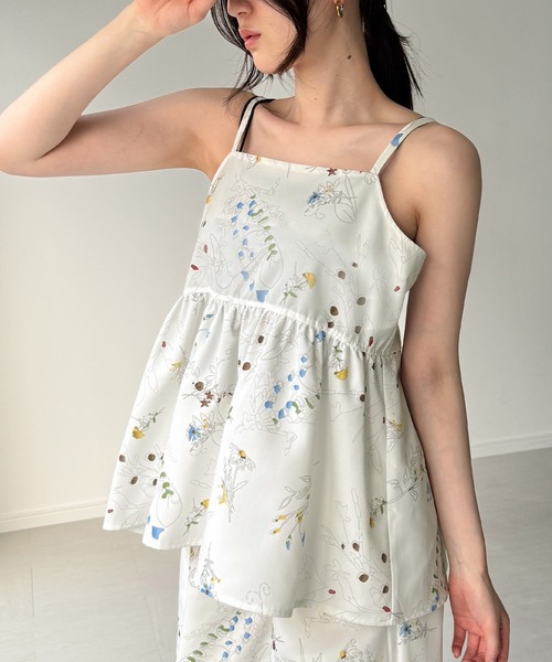 junoah(ジュノア)の「花柄キャミソール+ワイドパンツset(セットアップ・レディース・ブラック/ネイビー/ホワイト・FREE)」の1枚目の写真