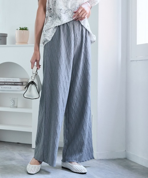SMILE LAND(スマイルランド)の「<大きいサイズ>カットソーレースストレートパンツ(ゆったりヒップ)(その他パンツ・レディース・グレー・4L/3L/LL/L)」の1枚目の写真