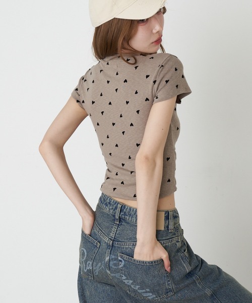 RAY CASSIN(レイカズン)の「ハート柄コンパクトTシャツ(Tシャツ/カットソー・レディース・ホワイト/ベージュ/ネイビー/グレー・FREE)」の15枚目の写真