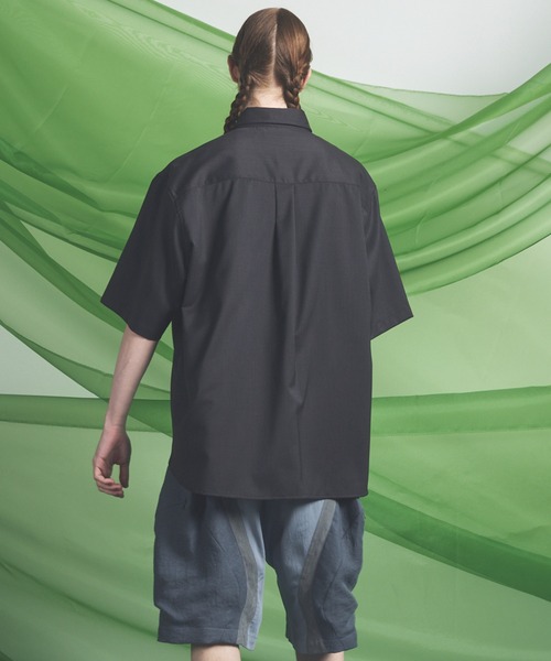 MAISON SPECIAL(メゾンスペシャル)の「《UNISEX》NISHIKAWA KEORI Wool Mix Prime-Over Short Sleeve Shirt/NISHIKAWA KEORIウールミックスプライムオーバーショートスリーブシャツ【MAISON SPECIAL/メゾンスペシャル】■セットアップ対応■(シャツ/ブラウス・メンズ・ダークブラック/その他1/ネイビー/グレイッシュベージュ/ブラック・2/1/0)」の17枚目の写真