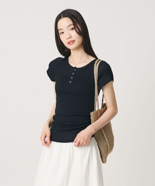 PALM(パーム)の「【別注】<PALM>ヘンリーネック トップス(Tシャツ/カットソー・レディース・ブラック/レッド・FREE)」の2枚目の写真