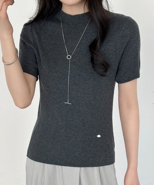 DAY CLOSET(デイ クローゼット)の「【ストレッチ有】着るだけ細見えリブ。半袖 サマー ニット ハイネック トップス レディース(Tシャツ/カットソー・レディース・ブラック/ホワイト×ブラック/チャコールグレー/アイボリー・FREE)」の4枚目の写真