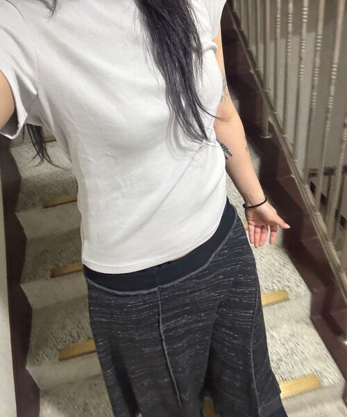 MUSINSA STANDARD WOMAN（ムシンサスタンダードウーマン）の「[クールタンダード] ウィメンズスリムクルーネックTシャツ (5色)（Tシャツ/カットソー・レディース・ブラック/ホワイト/ライトグレー/ピンク/ブラウン・X-SMALL/SMALL/MEDIUM/LARGE）」の6枚目の写真