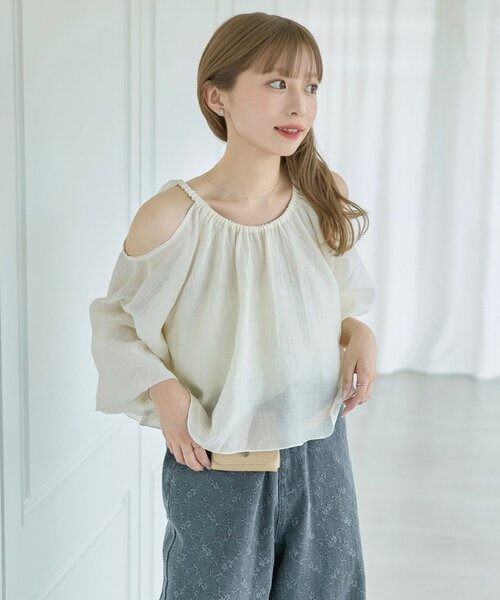 Kastane（カスタネ）の「【S.Lサイズ展開】カットアウトブラウス（シャツ/ブラウス・レディース・アイボリー/ブラック・SMALL/LARGE）」の3枚目の写真