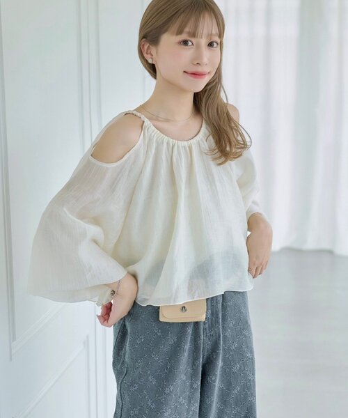 Kastane（カスタネ）の「【S.Lサイズ展開】カットアウトブラウス（シャツ/ブラウス・レディース・アイボリー/ブラック・SMALL/LARGE）」の5枚目の写真