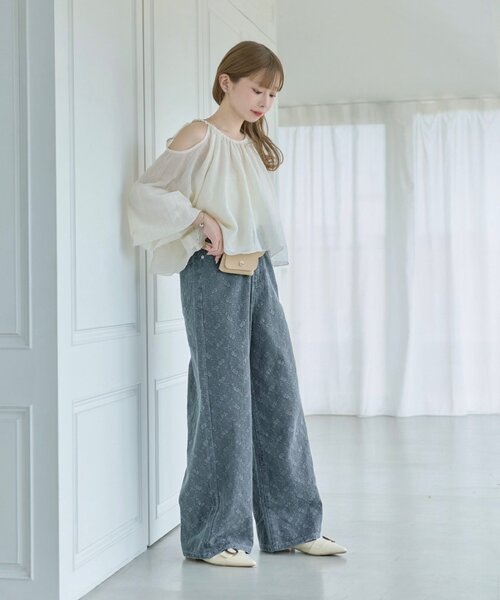 Kastane（カスタネ）の「【S.Lサイズ展開】カットアウトブラウス（シャツ/ブラウス・レディース・アイボリー/ブラック・SMALL/LARGE）」の7枚目の写真