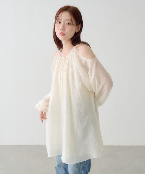 Kastane（カスタネ）の「【S.Lサイズ展開】カットアウトブラウス（シャツ/ブラウス・レディース・アイボリー/ブラック・SMALL/LARGE）」の12枚目の写真