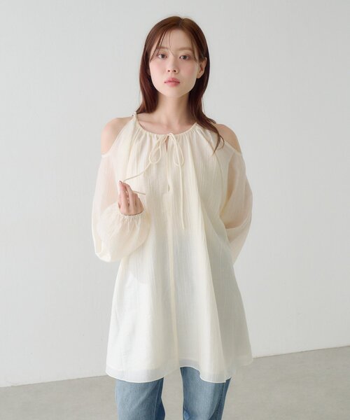 Kastane（カスタネ）の「【S.Lサイズ展開】カットアウトブラウス（シャツ/ブラウス・レディース・アイボリー/ブラック・SMALL/LARGE）」の14枚目の写真