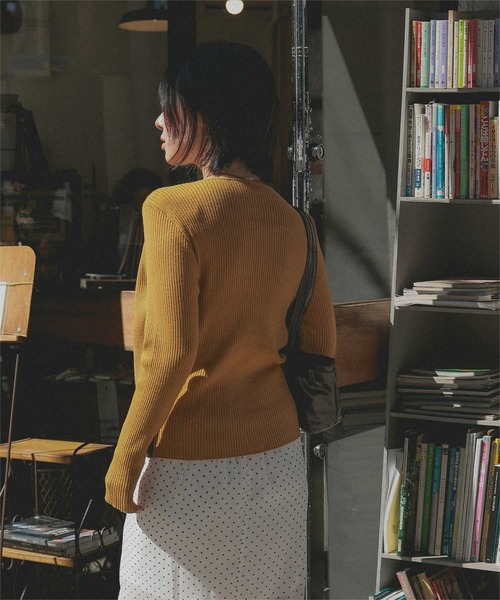 miette(ミエット)の「レイヤード配色クルーネックニットカーディガン(カーディガン/ボレロ・レディース・レッド/ブラウン/マスタード・FREE)」の12枚目の写真