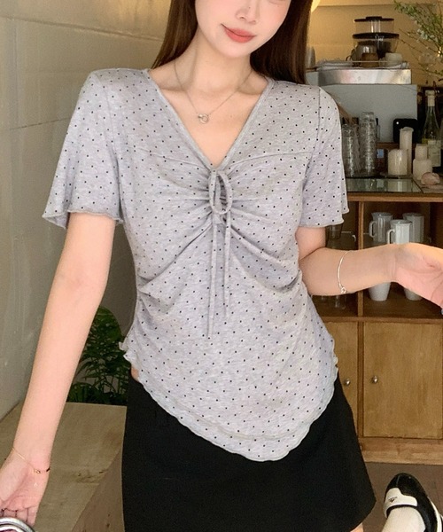 LAFFMO(ラフモ)の「ドット柄ギャザーVネック半袖カットソー(Tシャツ/カットソー・レディース・グレー/ベージュ・XL/L)」の2枚目の写真
