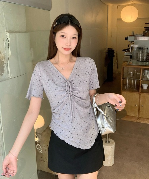 LAFFMO(ラフモ)の「ドット柄ギャザーVネック半袖カットソー(Tシャツ/カットソー・レディース・グレー/ベージュ・XL/L)」の9枚目の写真