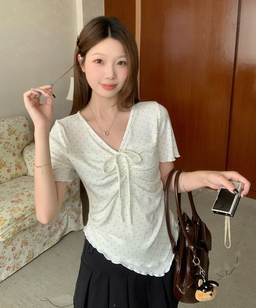 LAFFMO(ラフモ)の「ドット柄ギャザーVネック半袖カットソー(Tシャツ/カットソー・レディース・グレー/ベージュ・XL/L)」の7枚目の写真
