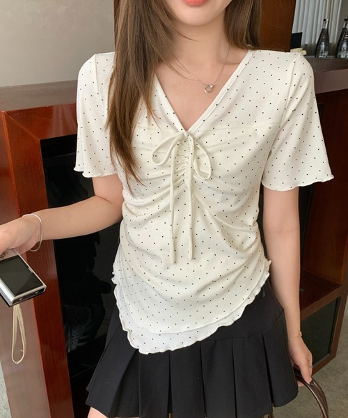 LAFFMO(ラフモ)の「ドット柄ギャザーVネック半袖カットソー(Tシャツ/カットソー・レディース・グレー/ベージュ・XL/L)」の3枚目の写真