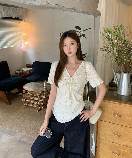 LAFFMO(ラフモ)の「ドット柄ギャザーVネック半袖カットソー(Tシャツ/カットソー・レディース・グレー/ベージュ・XL/L)」の8枚目の写真