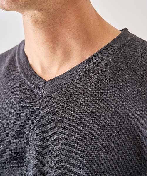 EDIFICE(エディフィス)の「LINEN LUXE V ネック ニット Tシャツ(Tシャツ/カットソー・メンズ・ブラック/パープル/ブルー系その他・MEDIUM/LARGE)」の10枚目の写真