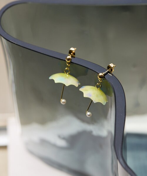 ear PAPILLONNER（イアパピヨネ）の「《WEB限定》)踊るアンブレラピアス（ピアス（両耳用）・レディース・バイオレット/レモンイエロー/ブルー系その他・FREE）」の3枚目の写真