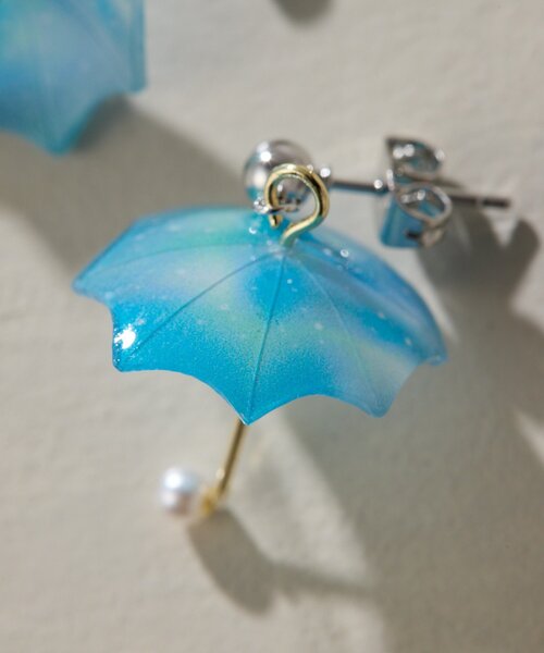 ear PAPILLONNER（イアパピヨネ）の「《WEB限定》)踊るアンブレラピアス（ピアス（両耳用）・レディース・バイオレット/レモンイエロー/ブルー系その他・FREE）」の5枚目の写真