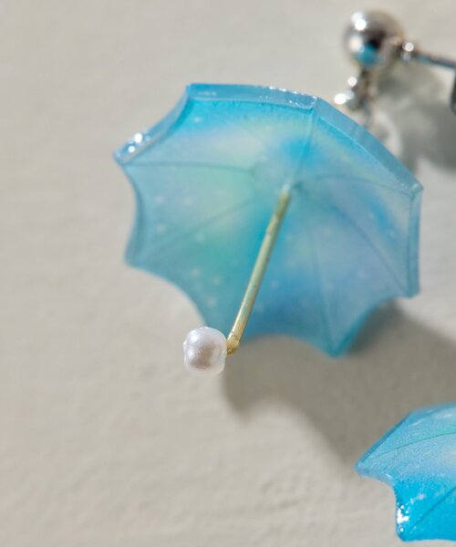 ear PAPILLONNER（イアパピヨネ）の「《WEB限定》)踊るアンブレラピアス（ピアス（両耳用）・レディース・バイオレット/レモンイエロー/ブルー系その他・FREE）」の6枚目の写真