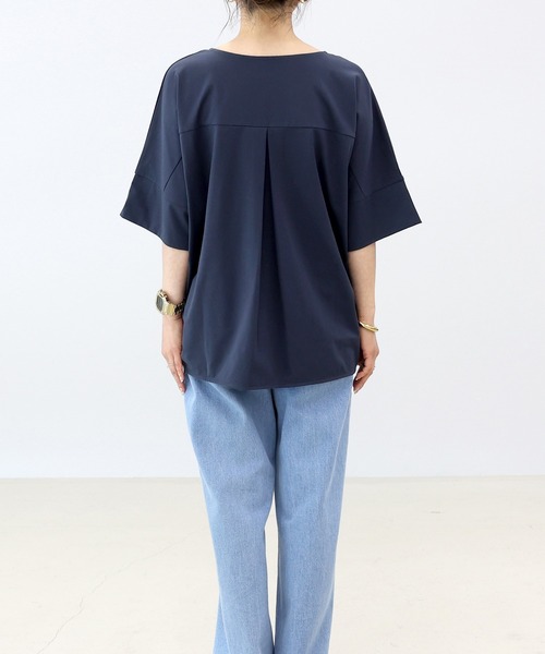 Aletta vita（アレッタビータ）の「接触冷感シルケットタック使いドルマンプルオーバー（Tシャツ/カットソー・レディース・ネイビー/グレイッシュベージュ/ブラック・M）」の5枚目の写真