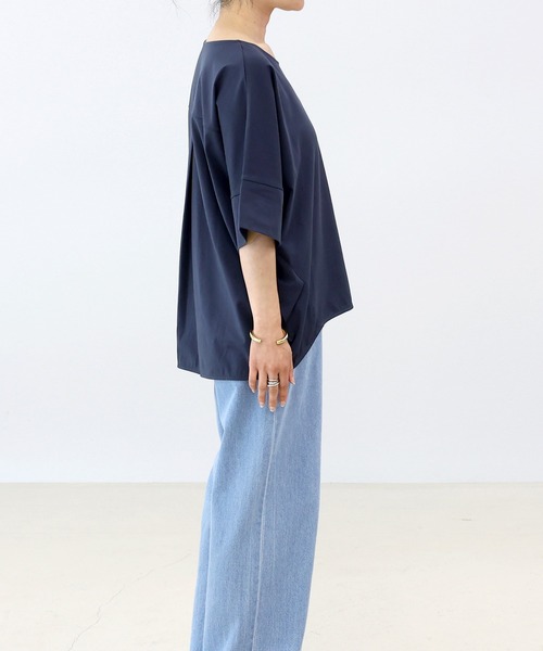 Aletta vita（アレッタビータ）の「接触冷感シルケットタック使いドルマンプルオーバー（Tシャツ/カットソー・レディース・ネイビー/グレイッシュベージュ/ブラック・M）」の4枚目の写真