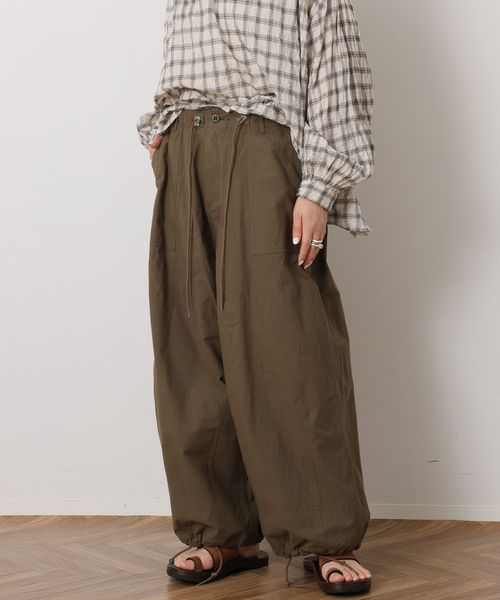 JOURNAL STANDARD LUXE(ジャーナルスタンダード ラックス)の「バフワッシャー ベイカーパンツ(その他パンツ・レディース・カーキ/ホワイト・SMALL/MEDIUM)」の13枚目の写真