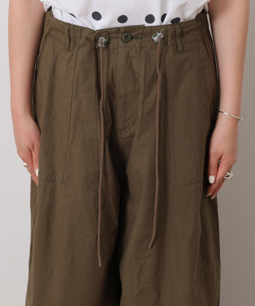 JOURNAL STANDARD LUXE(ジャーナルスタンダード ラックス)の「バフワッシャー ベイカーパンツ(その他パンツ・レディース・カーキ/ホワイト・SMALL/MEDIUM)」の17枚目の写真